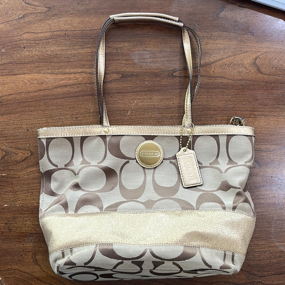 Coach authentic coach logo with gold shimmer stripe! Zip-top purse EUC!